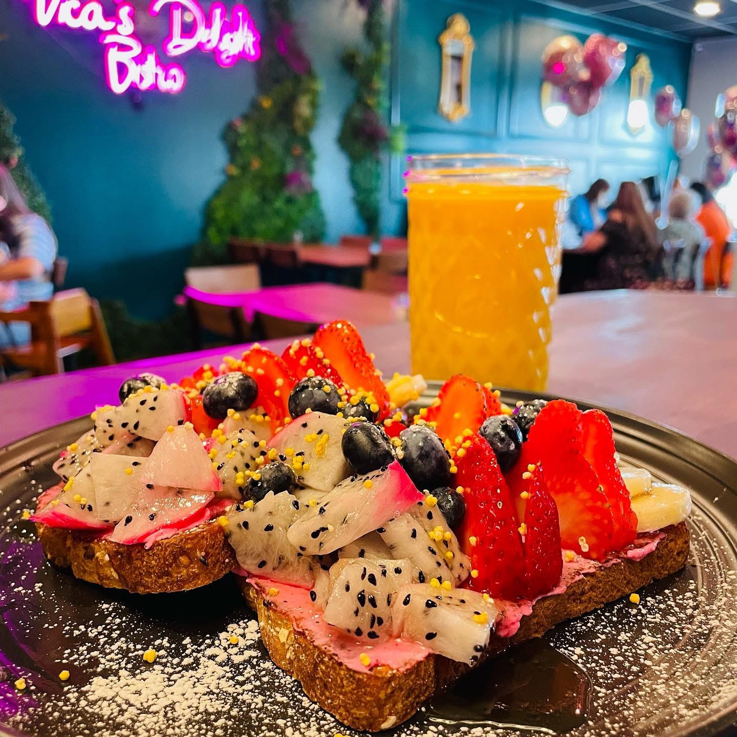 DRAGON PITAYA FRENCH TOAST 