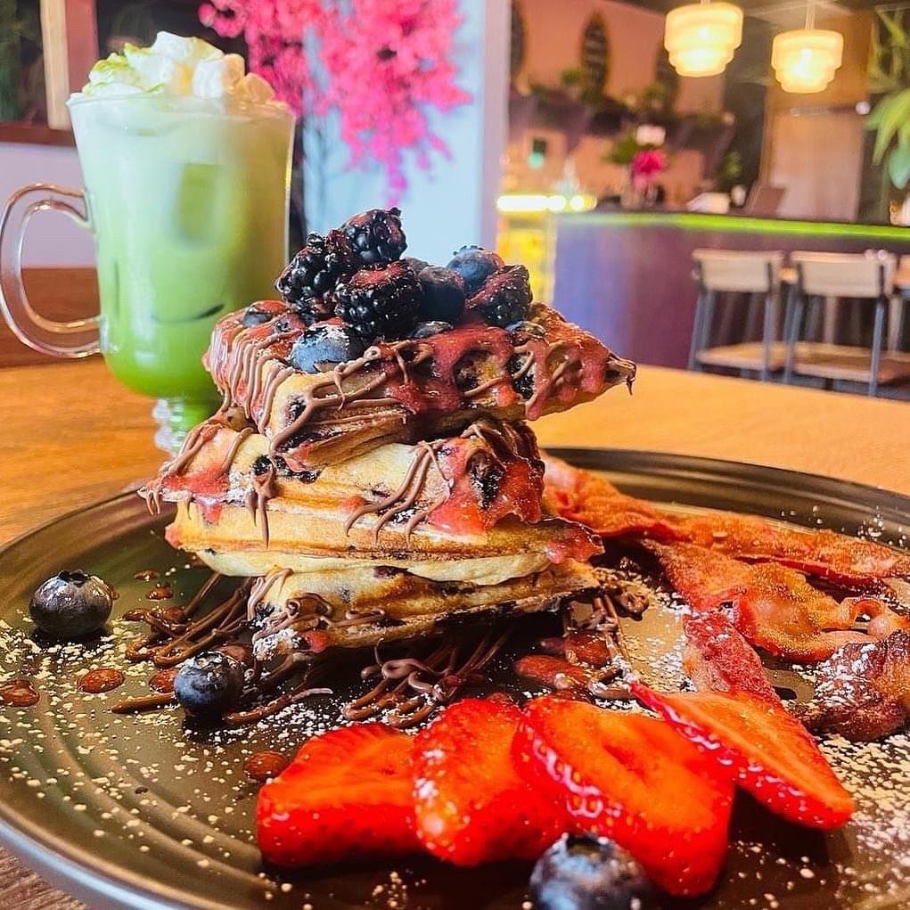 BERRIES MEDLEY WAFFLES