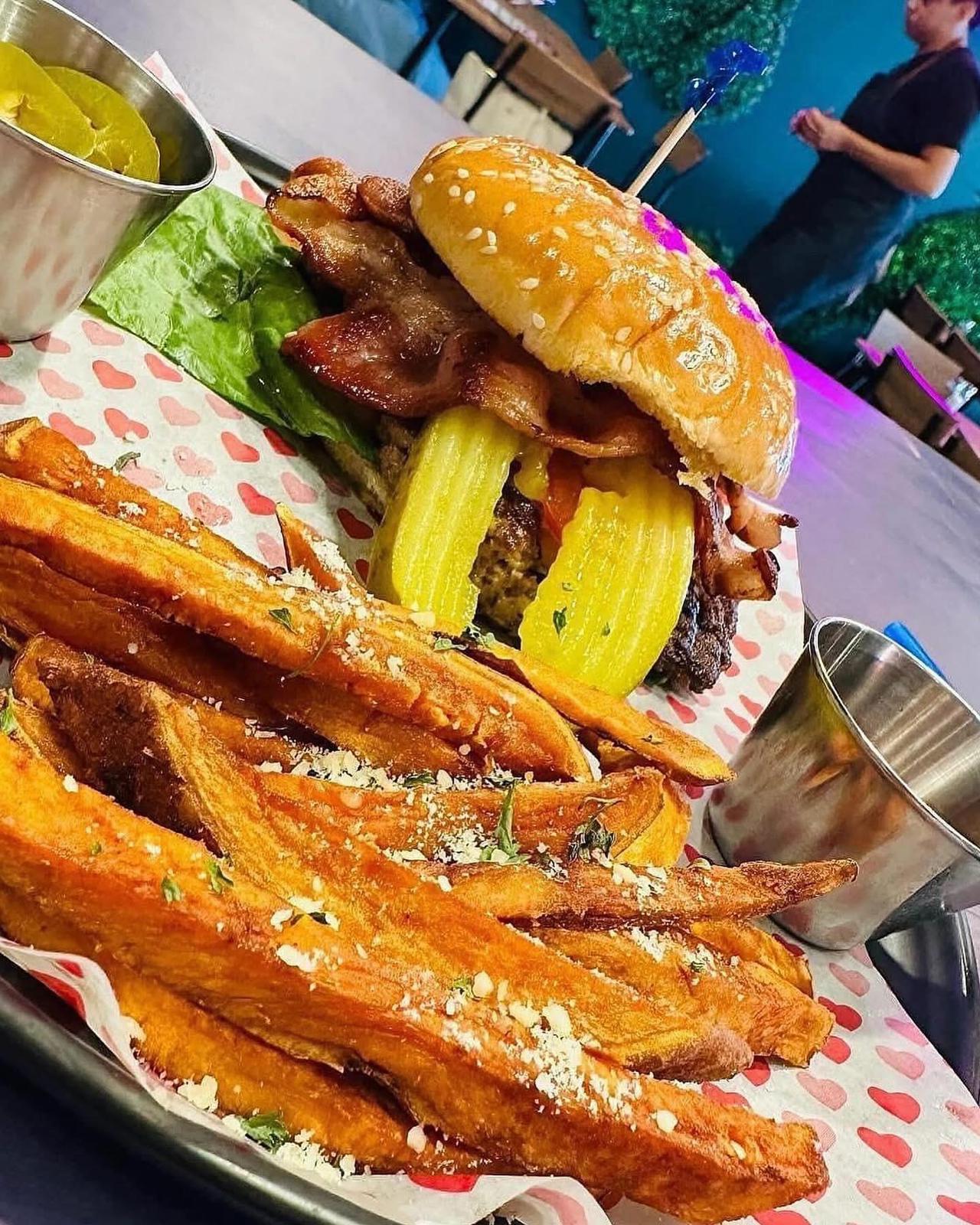 CLASSIC BACON CHEESE BURGER